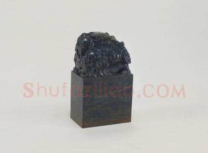 青金石蹲龙纽“重华宫”印 | 故宫玺印类藏品